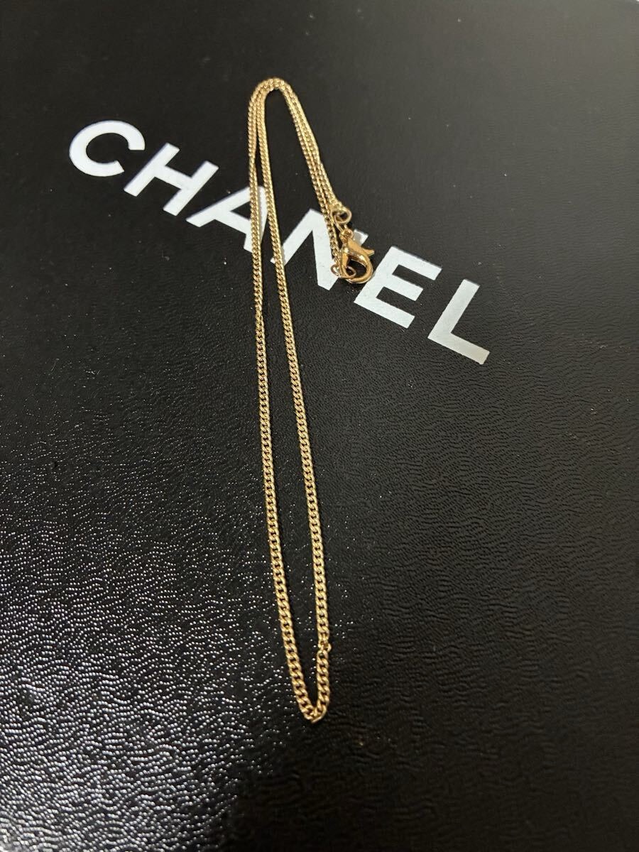 Vintage Chanel Gold Chain Read